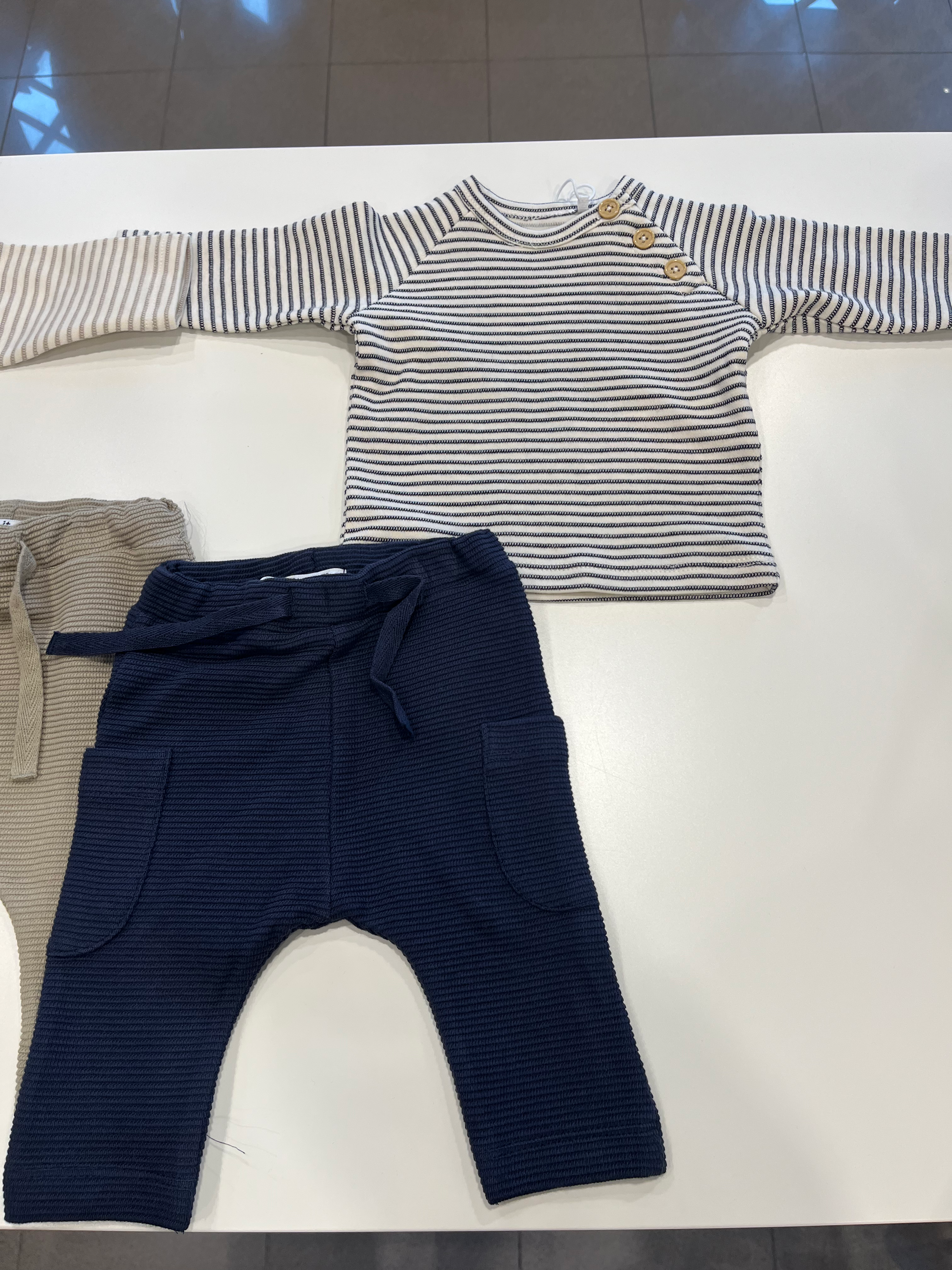 Completo righe blu