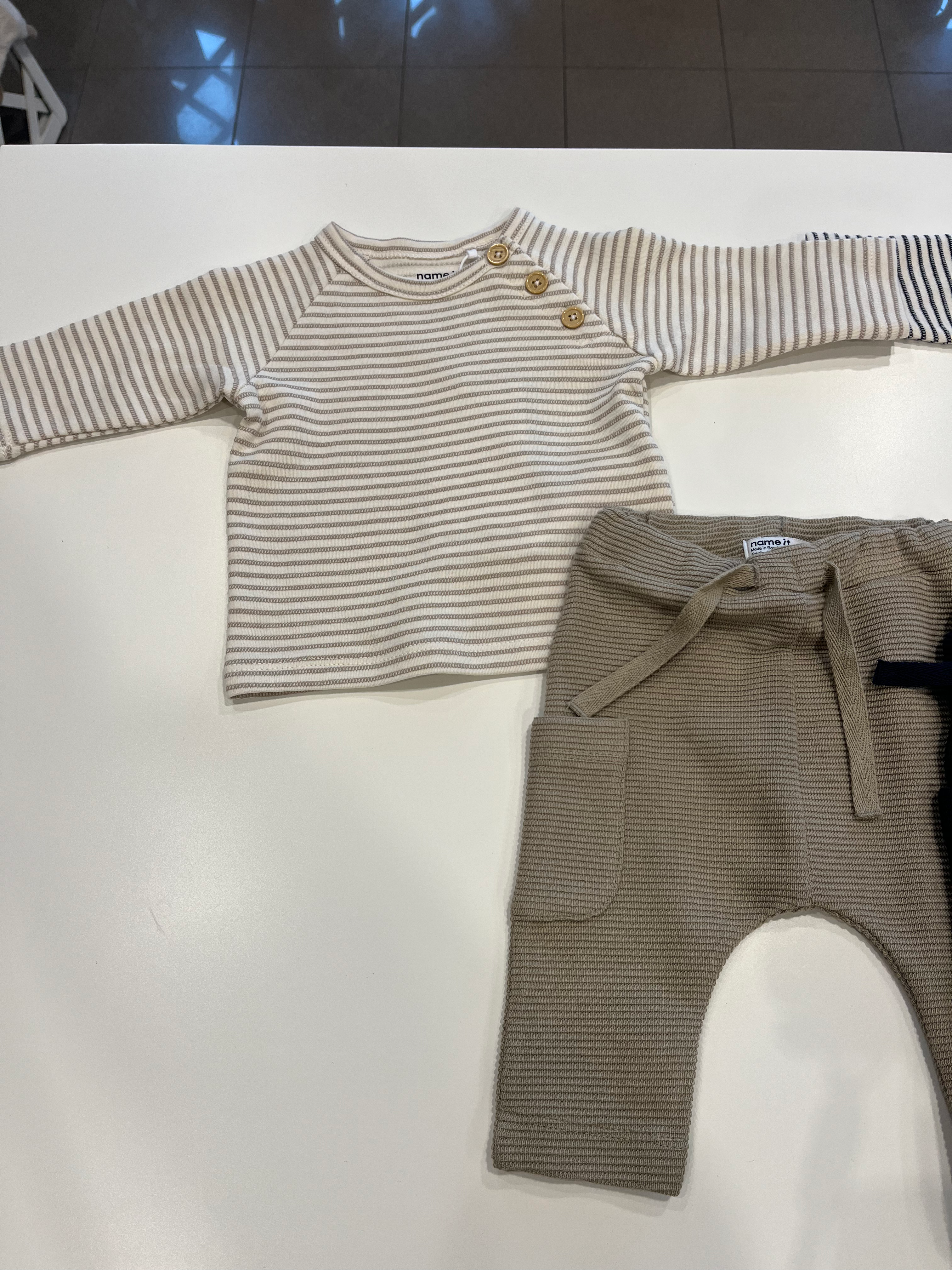 Completo righe beige