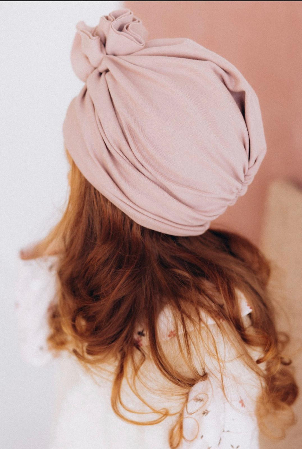 turbante con volant , gots