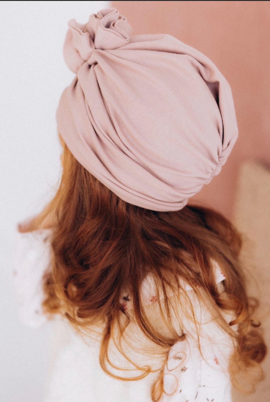 turbante con volant , gots